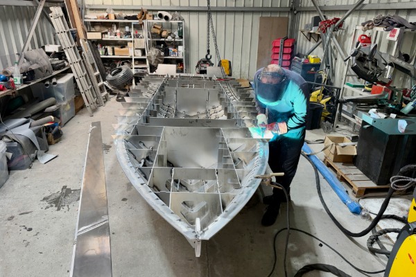 Bateau Semi-Rigide en Aluminium : Pourquoi est-ce le seul investissement durable dans le Var ?
