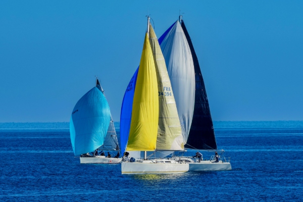 Bateau d&rsquo;encadrement et de sécurité : Le semi-rigide aluminium idéal pour les clubs de voile du Var
