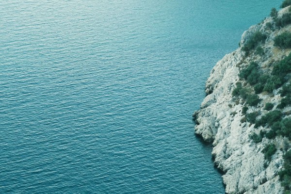 Missions de surveillance environnementale dans le Var : Le semi-rigide aluminium au service des aires marines protégées