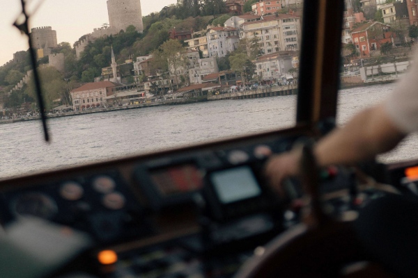 Naviguer sous le Mistral dans le Var : Les aménagements hivernaux signés Estilo Pro à Hyères